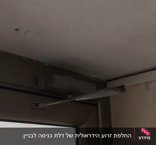מנגנון דלת אלומיניום עם נוף חיצוני